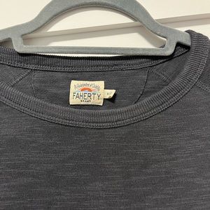 Mens faherty long sleeve shirt in great condition